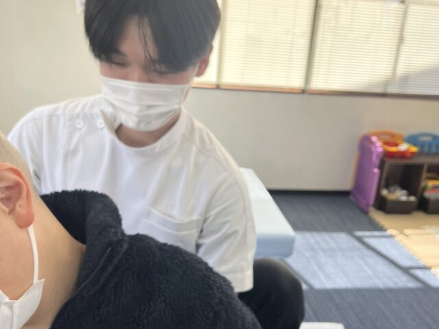 デスクワークは体に良くないと言われるけど、なんで？