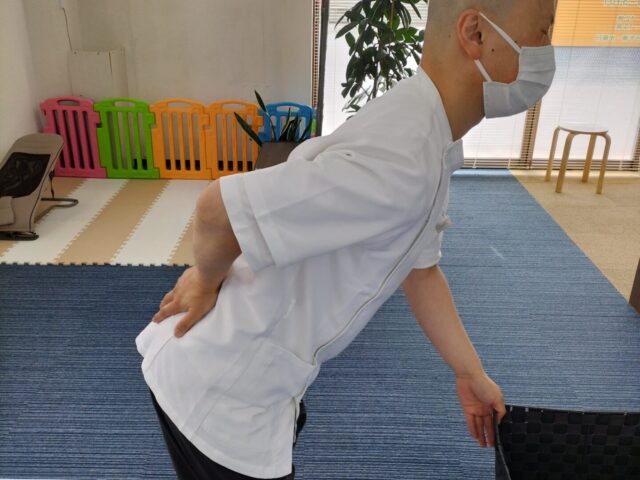 温める？冷やす？ぎっくり腰の正しい対処法