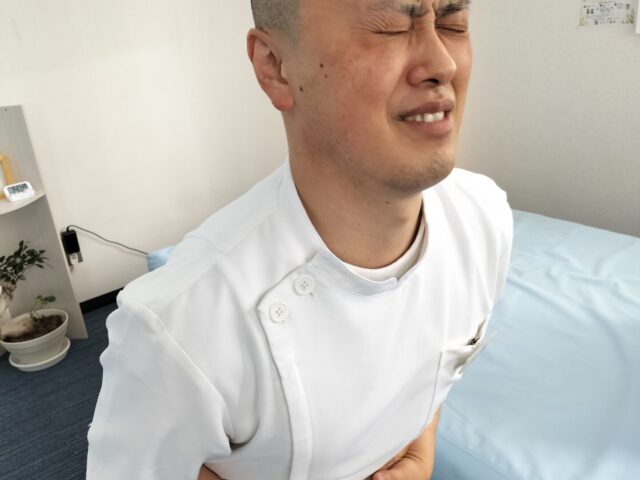 猫背になると胃もたれしやすい理由とは？